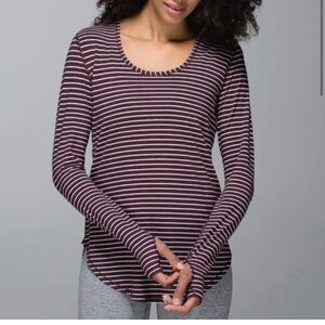 LULULEMON Yogini 5 Year Long Sleeve Tee Bordeaux Drama Stripe Sz 8
A197